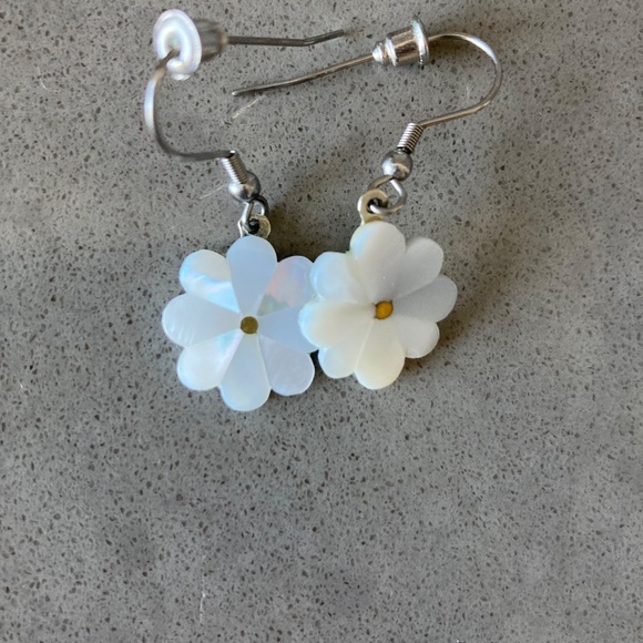 Daisy earrings - Picture 2 of 2